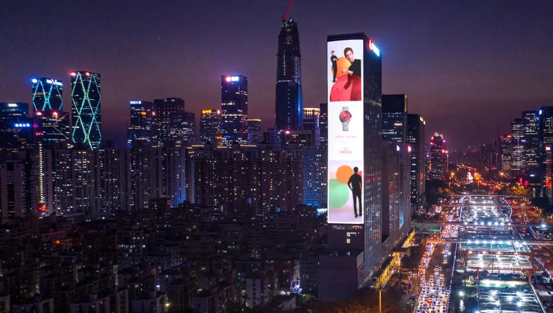 強(qiáng)勢吸睛！艾比森3000㎡大屏亮相深圳大中華國際金融中心